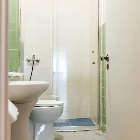 Aquilla Family 202 Homestay Lisbon